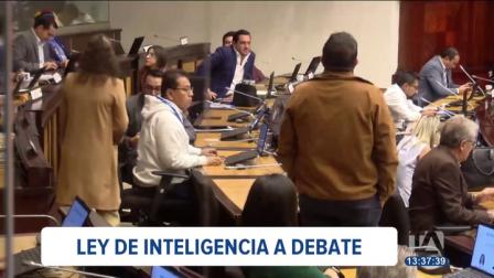 Este martes será sometido a votación en la Asamblea, el proyecto de Ley Inteligencia. Las bancadas piden que se elimine el articulado que permite interceptar llamadas sin orden judicial e incinerar documentos de seguridad nacional.
Vía: Karen Haro