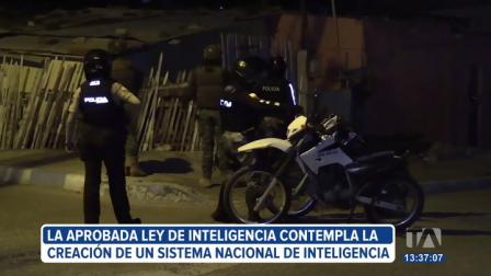 Crear un sistema nacional de inteligencia y exigir entrega de información a empresas de telecomunicaciones y a personas naturales sin orden judicial, constan en la aprobada Ley de Inteligencia. 

Vía: Bernarda Cevallos