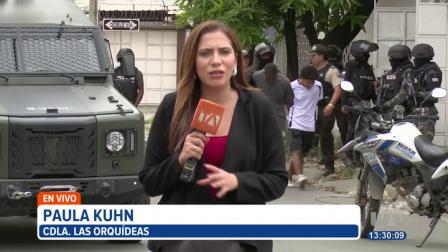 Las Fuerzas Armadas hallaron más de 30 artefactos explosivos dentro de una vivienda en la ciudadela Las Orquídeas, norte de Guayaquil. 

Vía: Paula Kuhn