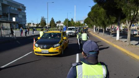 Control del tránsito en vías de Quito