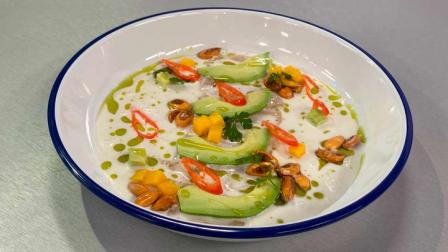 El chef Felipe Campana preparó un delicioso picudo en salsa de coco y maní. Sigue la receta y el proceso en esTAmañana