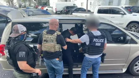 Trump pausa su programa de redadas contra migrantes.