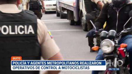 10 motociclistas fueron sancionados este fin de semana en el centro de Quito por no portar sus documentos o conducir sin placas.
Vía: Brigette Mancheno