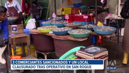 Tres comerciantes fueron sancionados y un local clausurado por algunas irregularidades encontradas por las autoridades en un operativo en el centro de Quito. 

Un reportaje de Brigette Mancheno