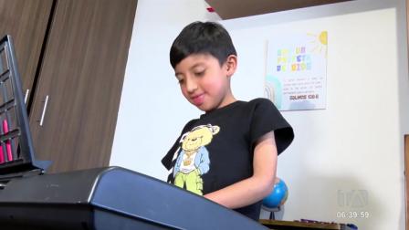 Emanuel es un niño que padece de distrofia muscular de Duchenne y necesita adquirir un medicamento que cuesta más de tres millones de dólares.
Un reportaje de Brigette Mancheno