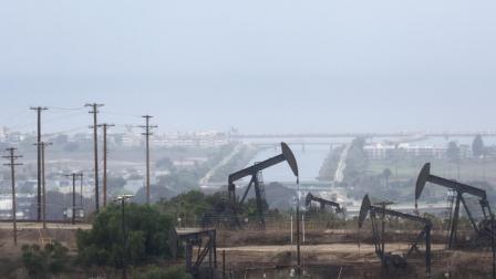 Petróleo de Texas se desploma hasta los 64,37 dólares, por alto el fuego entre Israel e Irán