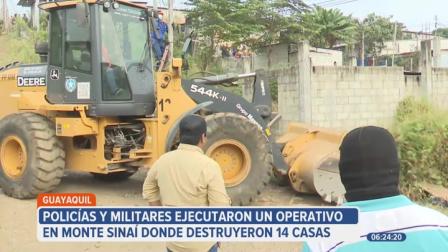 En un operativo con más de 60 policías y militares, se demolieron 14 viviendas en Monte Sinaí. Las casas eran utilizadas por grupos criminales como centros de logística.
Un reportaje de Paula Kuhn