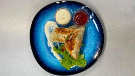 El chef Felipe Campana preparó un delicioso Wrap de pollo.