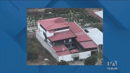 Revelan más detalles del allanamiento a la vivienda ubicada en la provincia de Manabí, donde Adolfo Macías Villamar, alias Fito, fue recapturado.
Un reportaje de Catalina García