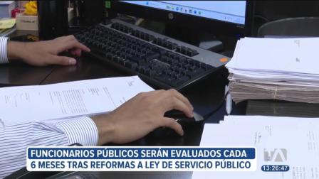 Los funcionarios públicos del país serán evaluados cada seis meses, según las nuevas reformas aprobadas en la Asamblea, de las que dependerá su estabilidad laboral.
Un reportaje de Lucía Clavijo