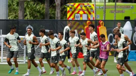 Jugadores del Real Madrid participan en un entrenamiento en The Gardens North County District Park de Palm Beach, Florida (Estados Unidos).