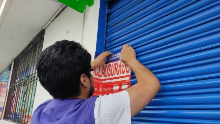Arcsa clausura una farmacia ubicada en la avenida Morán Valverde por relalizar actividades irregulares.