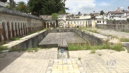 El alcalde de Quito, Pabel Muñoz, hace un nuevo llamado al Ministerio de Defensa para que autorice la rehabilitación del predio donde se encuentra la antigua piscina del Sena.
Un reportaje de Stephany Paz