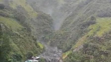 Un aluvión afectó a los moradores de la parroquia Amaluza, en Azuay, este miércoles 2 de julio del 2025.