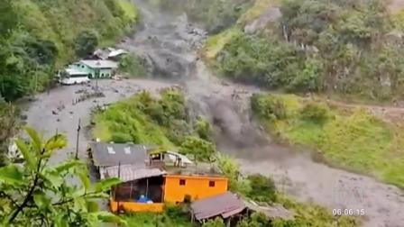 Un aluvión dejó seis viviendas afectadas, cuatro autos cubiertos de lodo y provocó el cierre de la carretera Cuenca - Guarumales - Méndez, en el cantón Sevilla de Oro, provincia de Azuay. 

Un reportaje de Iván Rodríguez