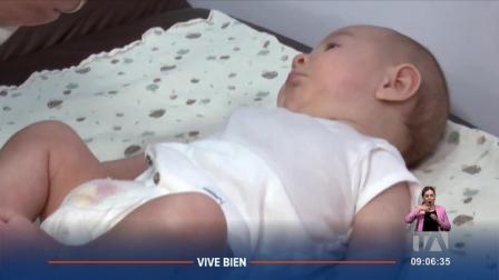 La OMS recomienda que hasta los seis meses de edad, los bebés reciban lactancia materna exclusiva. Solo en casos específicos se puede iniciar antes la alimentación complementaria. 

Un reportaje de Stephany Paz