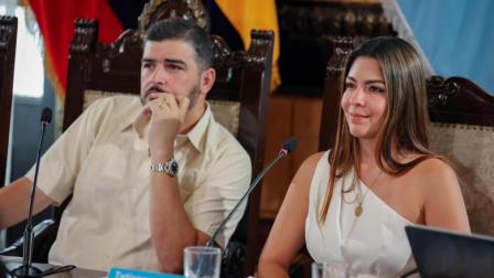 El alcalde de Guayaquil, Aquiles Álvarez y la vicealcaldesa Tatiana Coronel durante una sesión del Municipio.
