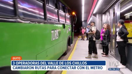 La Secretaría de Movilidad modificó la ruta de tres operadoras de transporte para que conecten a usuarios del Valle de los Chillos con la parada San Francisco del Metro de Quito.
Un reportaje de Stephany Paz