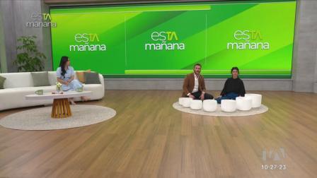 Carolina Cruz, terapeuta de sonido, explicó los beneficios de la terapia con el uso de cuencos de cuarzo.