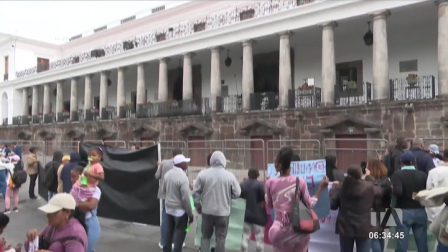 Más de 11 mil familias afectadas por los constantes sismos registrados en Esmeraldas piden la atención del Gobierno Nacional. Los afectados realizaron un plantón en los exteriores del Palacio de Gobierno.
Un reportaje de Juan Miguel Rodríguez