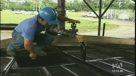 Julio continúa como el peor mes para la industria petrolera. Petroecuador reportó que el 16 de julio se produjeron apenas 19 mil barriles, frente al promedio habitual de 370 mil diarios.
Un reportaje de Carlos Sacoto