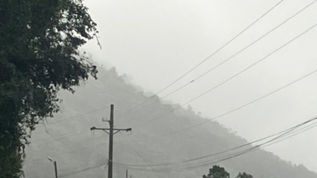 El mal clima ocasiona constantes deslaves de tierra en la vía E20, en el tramo Baeza Papallacta