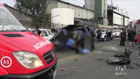 Nueve personas murieron en un siniestro de tránsito en la vía Manta - Montecristi. Entre las víctimas hay dos menores; varios heridos están graves.
Un reportaje de Ricardo Cruzatty