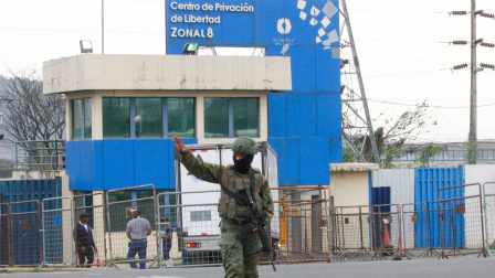 Un marino fue detenido luegod e intentar ingresar objetos prohibidos a la cárcel de Guayaquil.