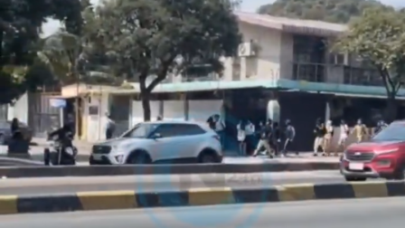 Estudiantes del Colegio Vicente Rocafuerte atacaron a otros en parada de bus.