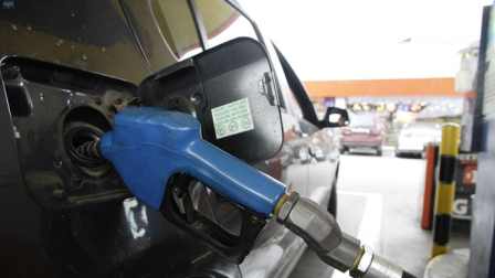 Distribuidores alertan que se está "dosificando" la venta de gasolina Extra en Quito