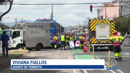 El conductor de una moto eléctrica murió tras un siniestro de tránsito ocurrido en la avenida de La Prensa, en el norte de Quito. Este es el segundo fallecido a bordo de vehículos alternativos que se registra en Quito.

Un reportaje de Juan Miguel Rodríguez