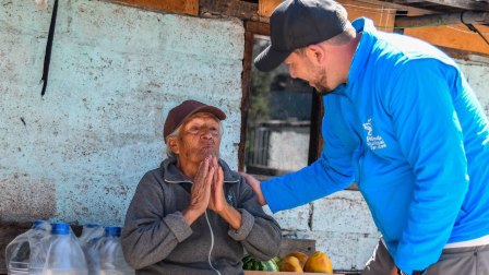 Adultos mayores fueron uno de los grupos más afectados por la falta de agua en el sur de Quito.