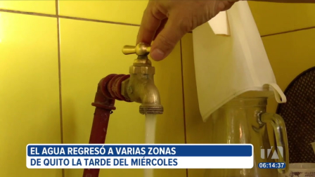 El agua volvió a los primeros barrios del sur de Quito a partir de la tarde de este miércoles 23 de julio. Las autoridades esperan restablecer el servicio a los más de 200 barrios afectados.
Un reportaje de Brigette Mancheno