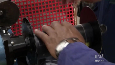 El Municipio de Quito ya emite placas vehiculares, con ello se solventa el problema de cientos de ciudadanos quienes denunciaron que las placas de sus autos fueron clonadas. 

Un reportaje de Juan Miguel Rodríguez