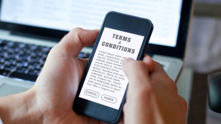 Aceptar los términos y condiciones en aplicaciones móviles y web es obligatorio para registrar un usuario.