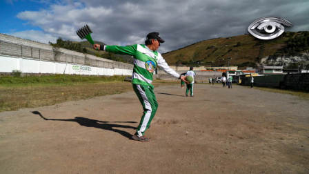 En Calacalí, un juego ancestral sigue vivo gracias a la pasión de sus jugadores. Cada fin de semana, la Pelota Nacional reúne generaciones en una competencia cargada de fuerza, técnica y herencia. Conoce este deporte único que desafía al tiempo.