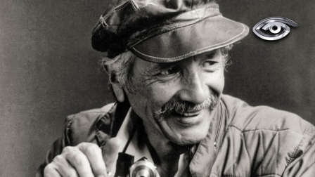 Hugo Cifuentes fue un creador multifacético que plasmó la vida cotidiana del Ecuador en fotografía, dibujo y música. Su obra sigue inspirando y despertando reflexión, más de 25 años después de su partida. Su hijo Diego nos cuenta su historia.