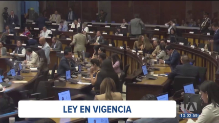 La normativa señala que las transacciones en efectivo a partir de los 10 000 dólares están prohibidas y se crea un Consejo Nacional para la lucha contra este delito.
Un reportaje de Lucía Clavijo