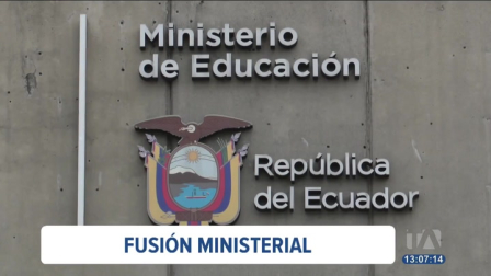 La fusión de ministerios podría tomar entre dos y tres meses, por lo que especialistas en el ámbito laboral estiman que en ese período se conocerán nuevos despidos.
Un reportaje de Belén Merizalde