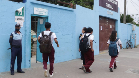 La alerta de tsunami se mantiene vigente en la costa ecuatoriana por lo que estudiantes irán a clases no presenciales.