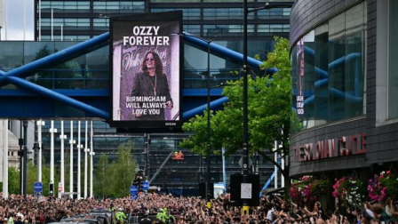 Dolorosa despedida de Ozzy Osbourne en su natal Birmingham, Reino Unido.