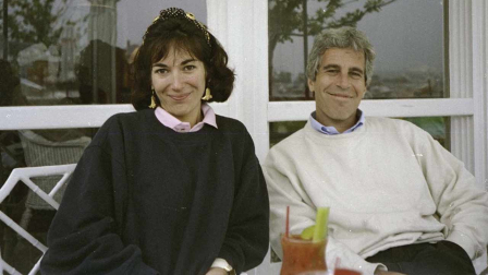Ghislaine Maxwell con Jeffrey Epstein acusados por delitos de tráfico sexual en Estados Unidos.