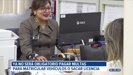 Este año ya no será requisito pagar las multas de tránsito para realizar trámites de matriculación vehicular, incluso para obtener la licencia de conducir. El anuncio lo hizo la Agencia Nacional de Tránsito, que aclaró que la medida no implica la condonación de la deuda.

Un reportaje de Juan Miguel Rodríguez