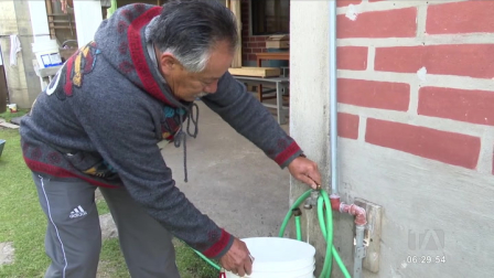 Vecinos de varias parroquias del suroriente de Quito enfrentan constantes cortes e irregularidades en el servicio de agua potable. en Píntag, La Merced y Alangasí, los reclamos se multiplican ante la falta de soluciones y comunicación de las autoridades.

Un reportaje de Gustavo Jaramillo