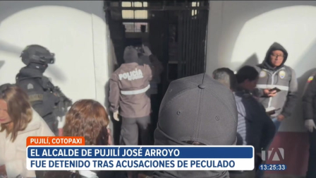 El alcalde de Pujilí, José Alcides Arroyo, fue detenido esta madrugada por denuncias de peculado, en el marco del caso Ornato Municipal. 17 personas más fueron detenidas tras allanamientos en 20 domicilios.

Un reportaje de Juan Pablo Toro