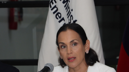 La ministra de Energía, Inés Manzano, indicó que se desvinculó 300 funcionarios de Celec.