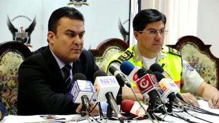 El exministro del Interior del correísmo, José Serrano Salgado, permanece detenido y bajo custodia de agentes de Estados Unidos. Serrano no mantiene orden de detención en Ecuador, pero enfrenta una investigación en el caso del asesinato de Fernando Villavicencio.

Un reportaje de Fausto Yépez