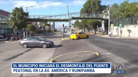 Comienza la cuenta regresiva para retirar el puente peatonal de la av. América y Rumipamba, en el norte de Quito. Será la cuarta de las 16 estructuras que el Municipio interviene por su deterioro. 

Un reportaje de Mishel Villacís