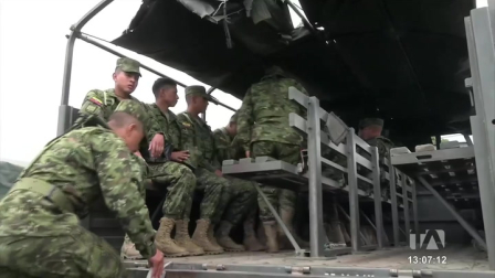 Más de 1 700 militares se desplegarán en varias provincias de Ecuador para combatir el narcotráfico, minería ilegal y el tráfico de armas.

Un reportaje de Bernarda Cevallos