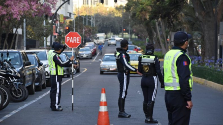 Los agentes de tránsito son los encargados de hacer cumplir la medida del Pico y Placa.